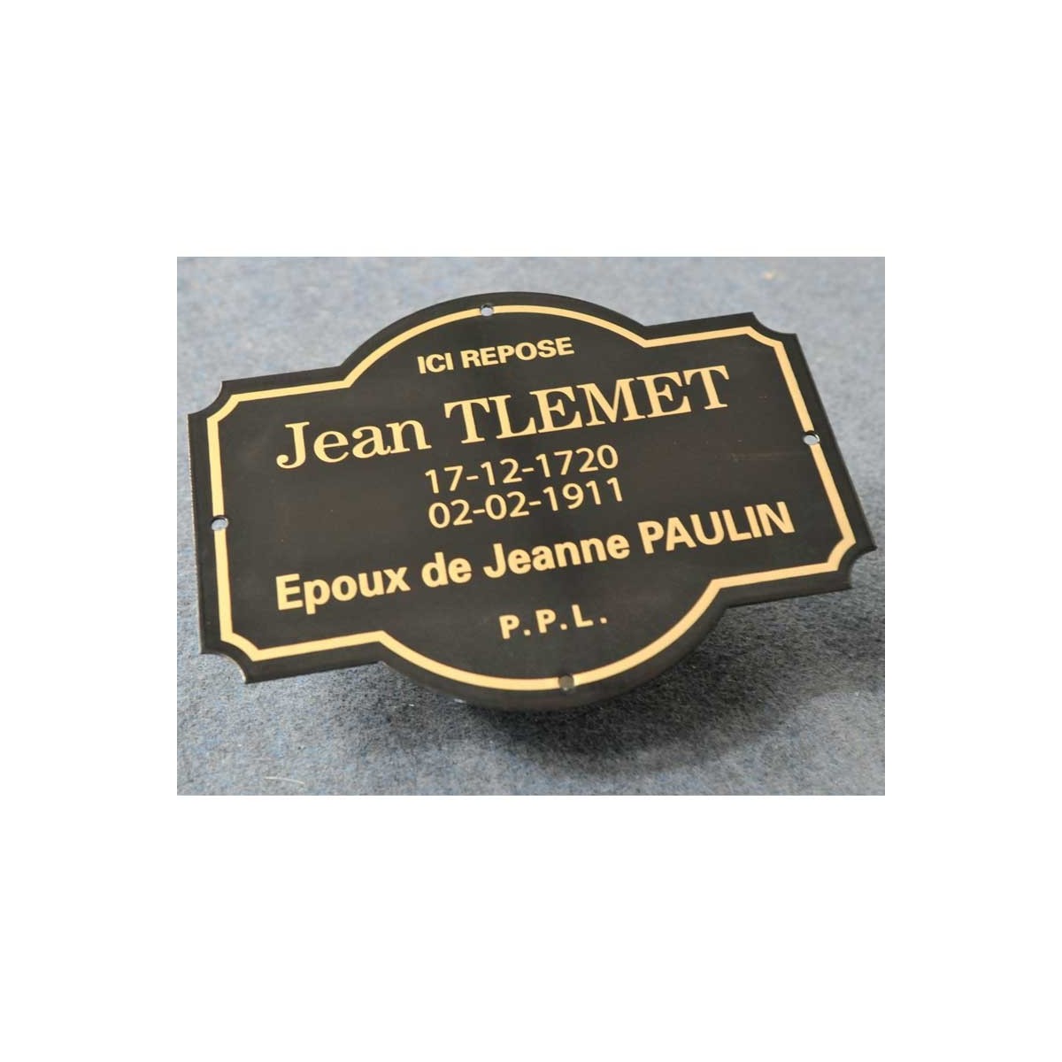 Plaque émaillée funéraire découpée