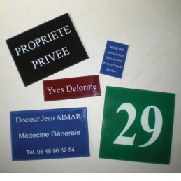 Signalétique plexi gravé